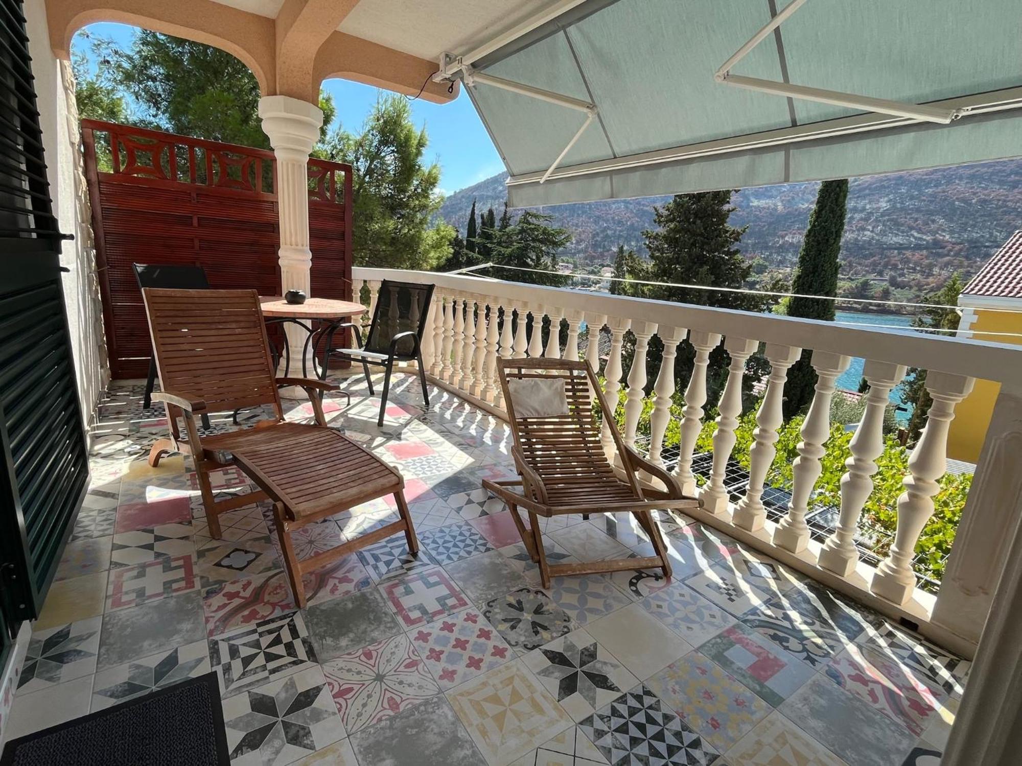 Apartment Karmela *
